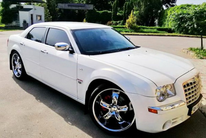 103 Chrysler 300C заказать на прокат - Киев 0