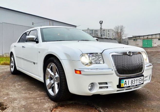 126 Chrysler 300c белый аренда с водителем - Киев 6