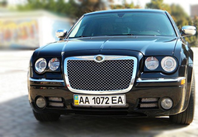 135 Chrysler 300c черный аренда с водителем - Київ 0