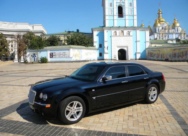 135 Chrysler 300c черный аренда с водителем - Киев 1