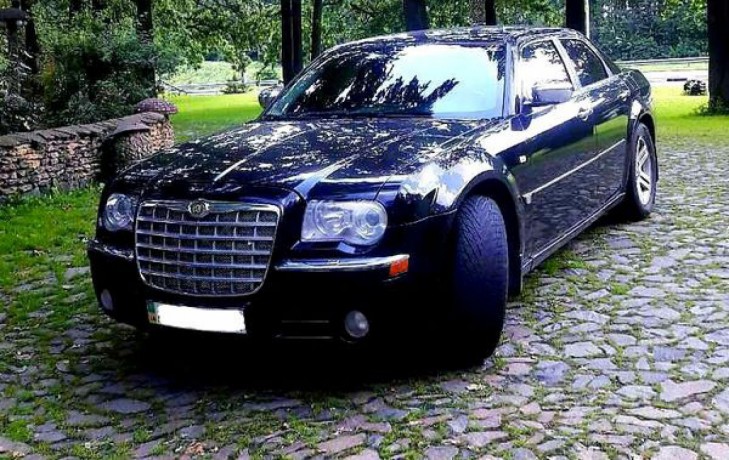 136 Chrysler 300c черный аренда с водителем - Киев 3