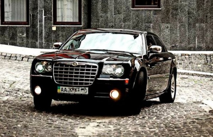 136 Chrysler 300c черный аренда с водителем - Киев 2