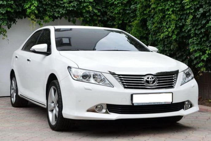 153 Toyota Camry V50 белая аренда с водителем - Киев 0