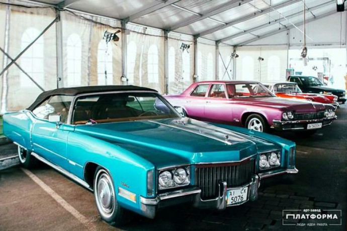 192 ретро автомобиль Cadillac Eldorado голубой Cabrio аренда с водитель - Киев 6