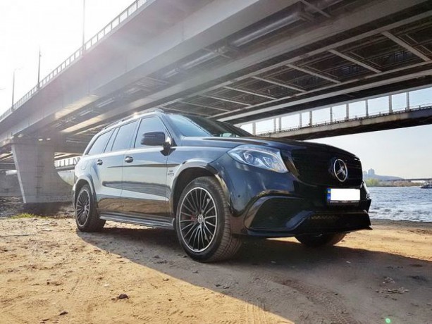 208 Внедорожник Mercedes GLS 63 AMG черный 2018 - Киев 1