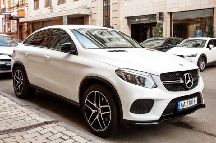 300 внедорожник Mercedes Gle 2019 белый аренда с водителем - Київ 1