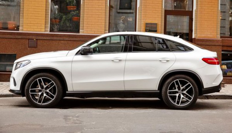 300 внедорожник Mercedes Gle 2019 белый аренда с водителем - Київ 2