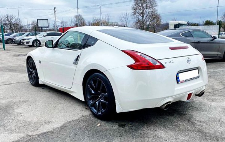 074 NISSAN 370Z белый арендовать спорткар - Киев 4