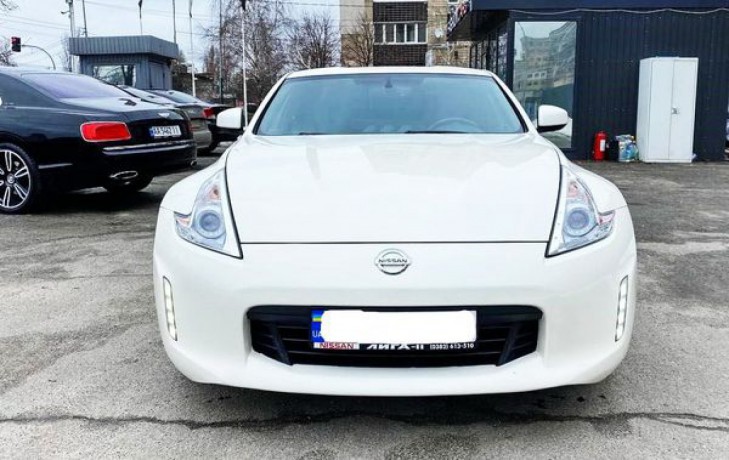 074 NISSAN 370Z белый арендовать спорткар - Киев 3