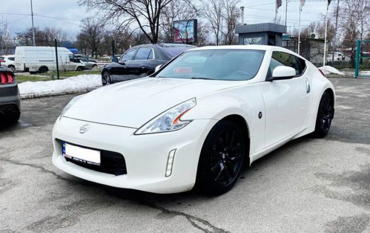 074 NISSAN 370Z белый арендовать спорткар - Киев 2