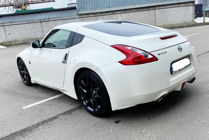 074 NISSAN 370Z белый арендовать спорткар - Киев 6