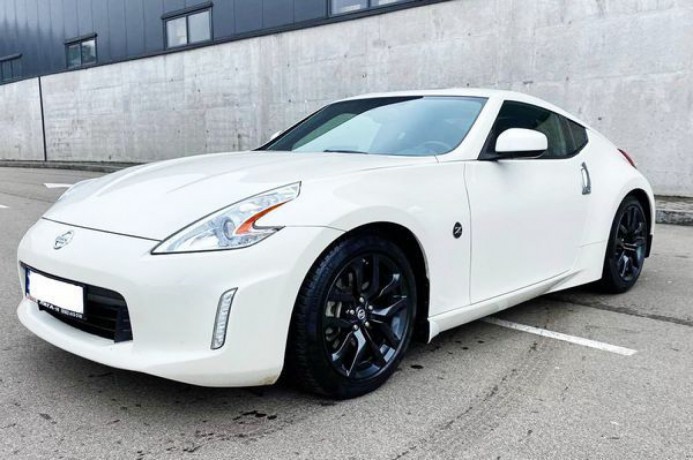 074 NISSAN 370Z белый арендовать спорткар - Киев 0