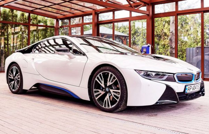 349 BMW I8 2017 год аренда спортивных автомобилей - Киев 0
