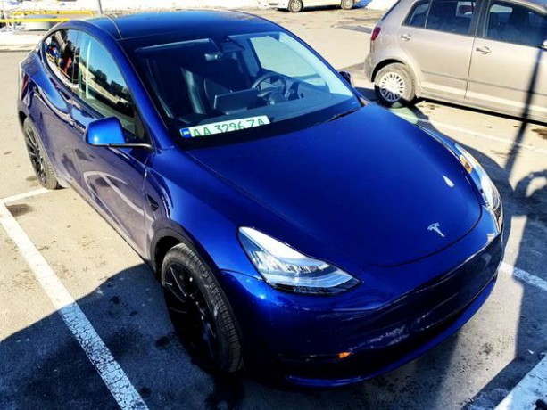 365 Кроссовер Tesla Model Y синяя аренда - Киев 0