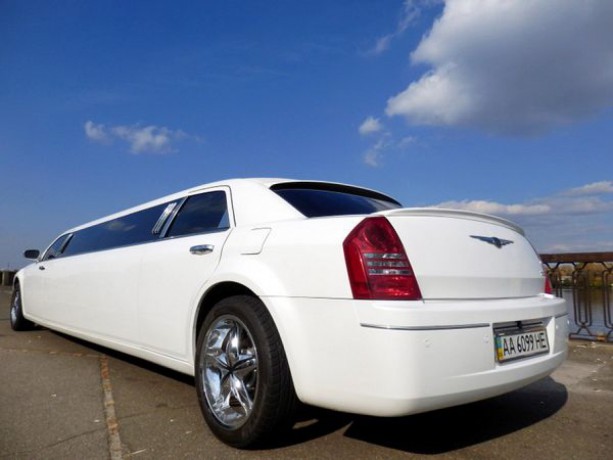 008 Лимузин Chrysler 300C Bentley Style - Киев 3