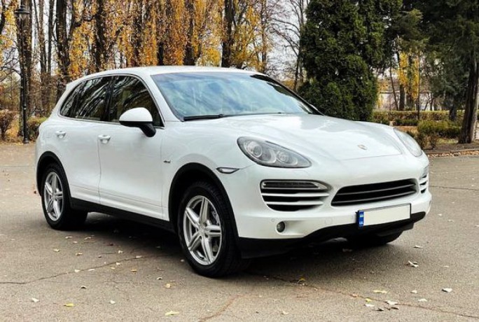 012 Внедорожник Porsche Cayenne белый аренда - Киев 0