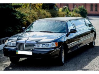 049 Лимузин Lincoln Town Car 120 черный - Киев