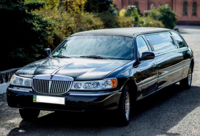 049 Лимузин Lincoln Town Car 120 черный - Киев 0